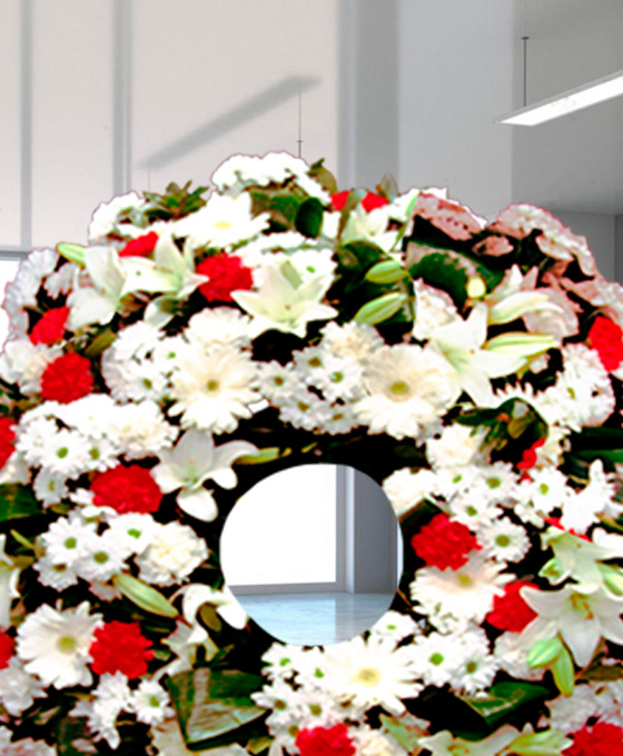 Corona Funeraria Liliums y Gerberas Rojo
